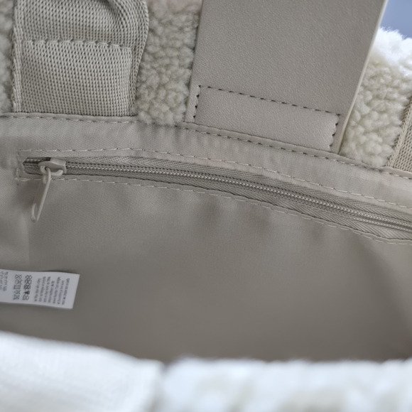 Disney Primark Winnie the Pooh Sherpa Cream Crossbody Satchel NWT - Picture 5 of 7